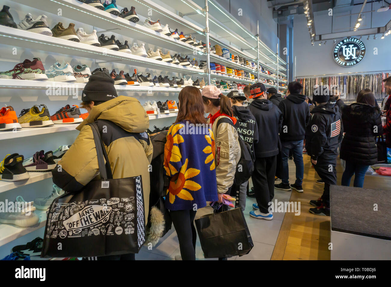 Flight Club — the retail Mecca for sneakerheads — is merging with the GOAT  sneaker app - Vox