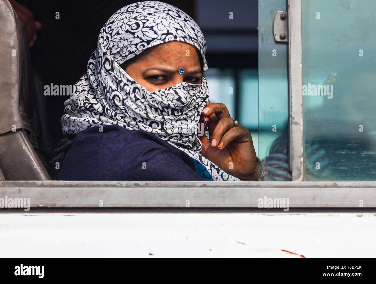 Indian woman portrait delhi india hi-res stock photography and images ...