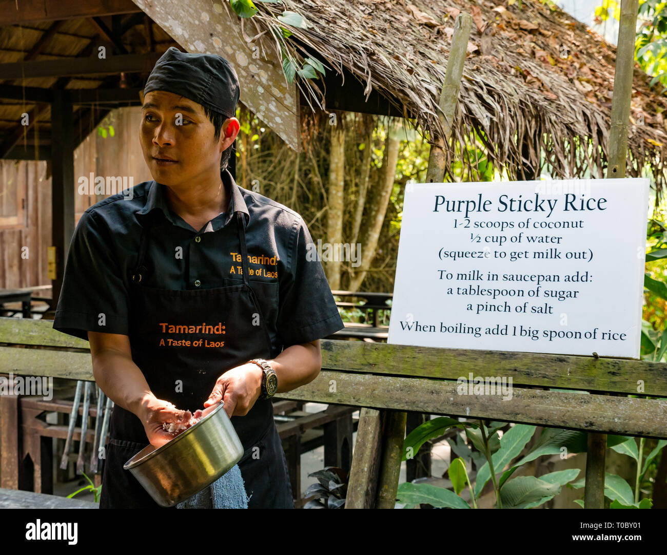 Lao cooking lesson with instruction from Lao chef and recipe for purple sticky rice, Tamarind cookery school, Luang Prabang, Laos Stock Photo