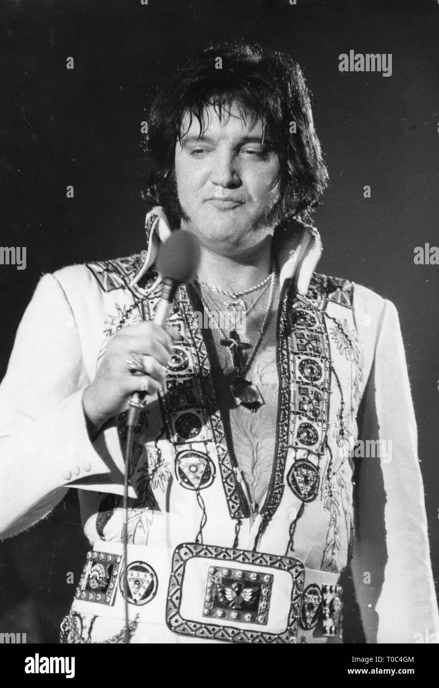Elvis presley 1977 hi-res stock photography and images - Alamy