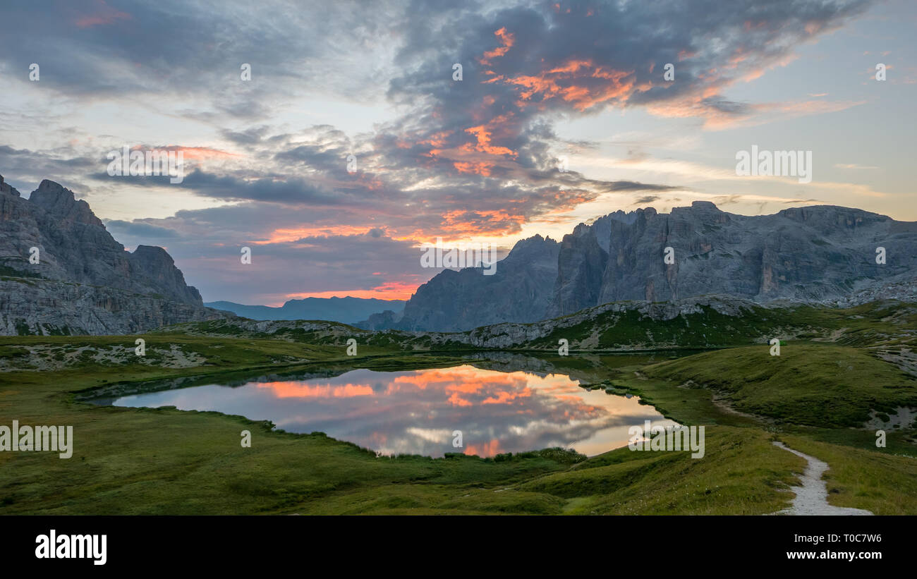 Beautiful mountain lake sunset hi-res stock photography and images - Alamy