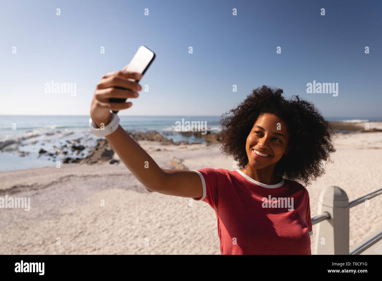 Black woman taking selfie hi-res stock photography and images - Alamy