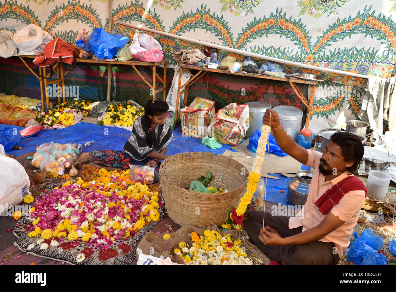 Girls with flower garland hires stock photography and images Alamy