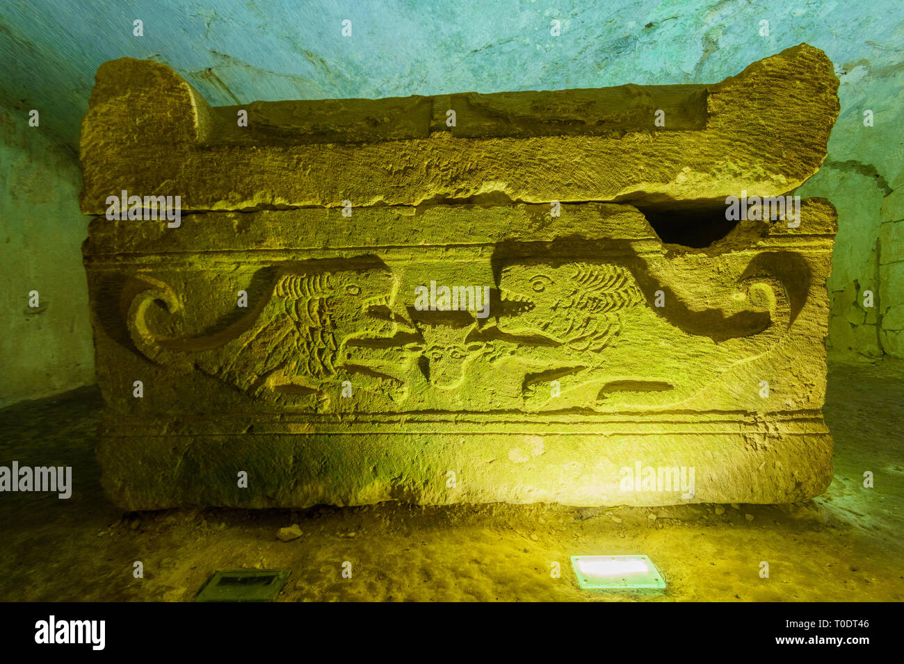 Archaic Lions Hi res Stock Photography And Images Alamy