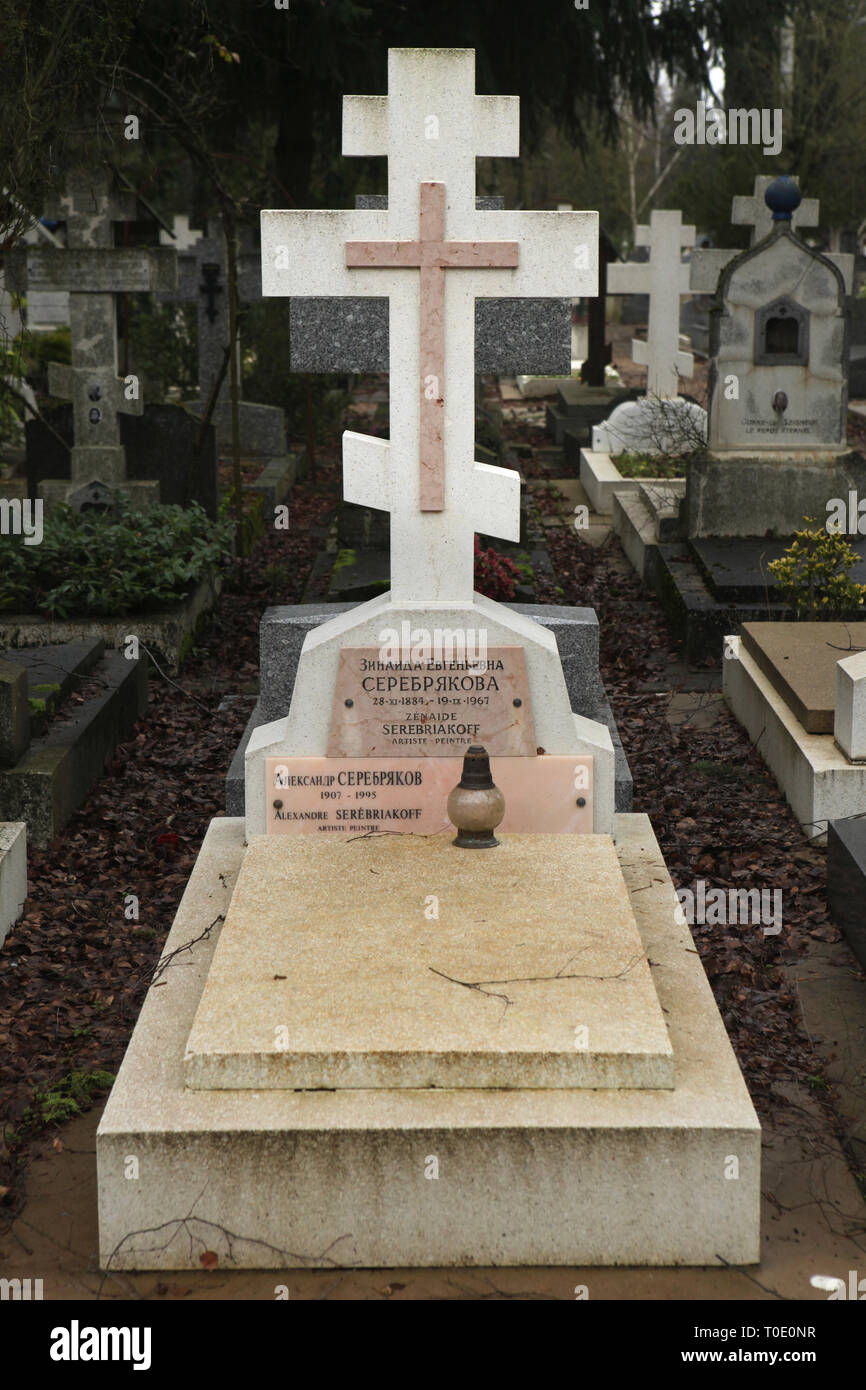 Grave of the Russian painter Zinaida Serebriakova (1884-1967) at the Russian Cemetery in Sainte-Geneviève-des-Bois (Cimetière russe de Sainte-Geneviève-des-Bois) near Paris, France. Her son Alexandre Serebriakoff (1907-1995) who also was a painter is buried here too. Stock Photo