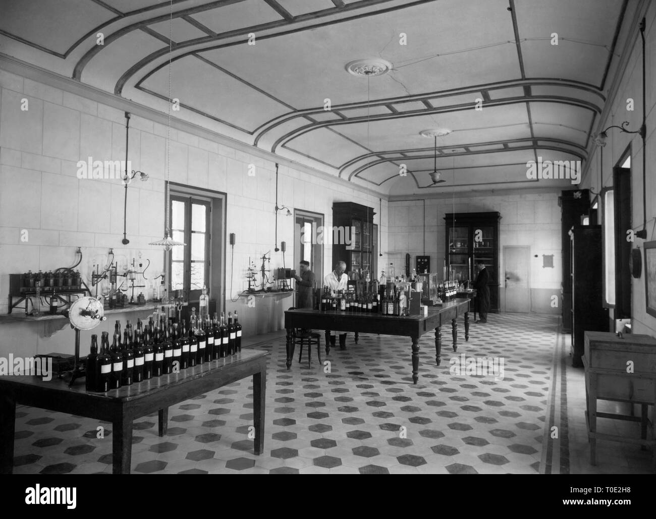 florio industry,chemical laboratory, marsala, sicily, italy 1910-20 Stock Photo