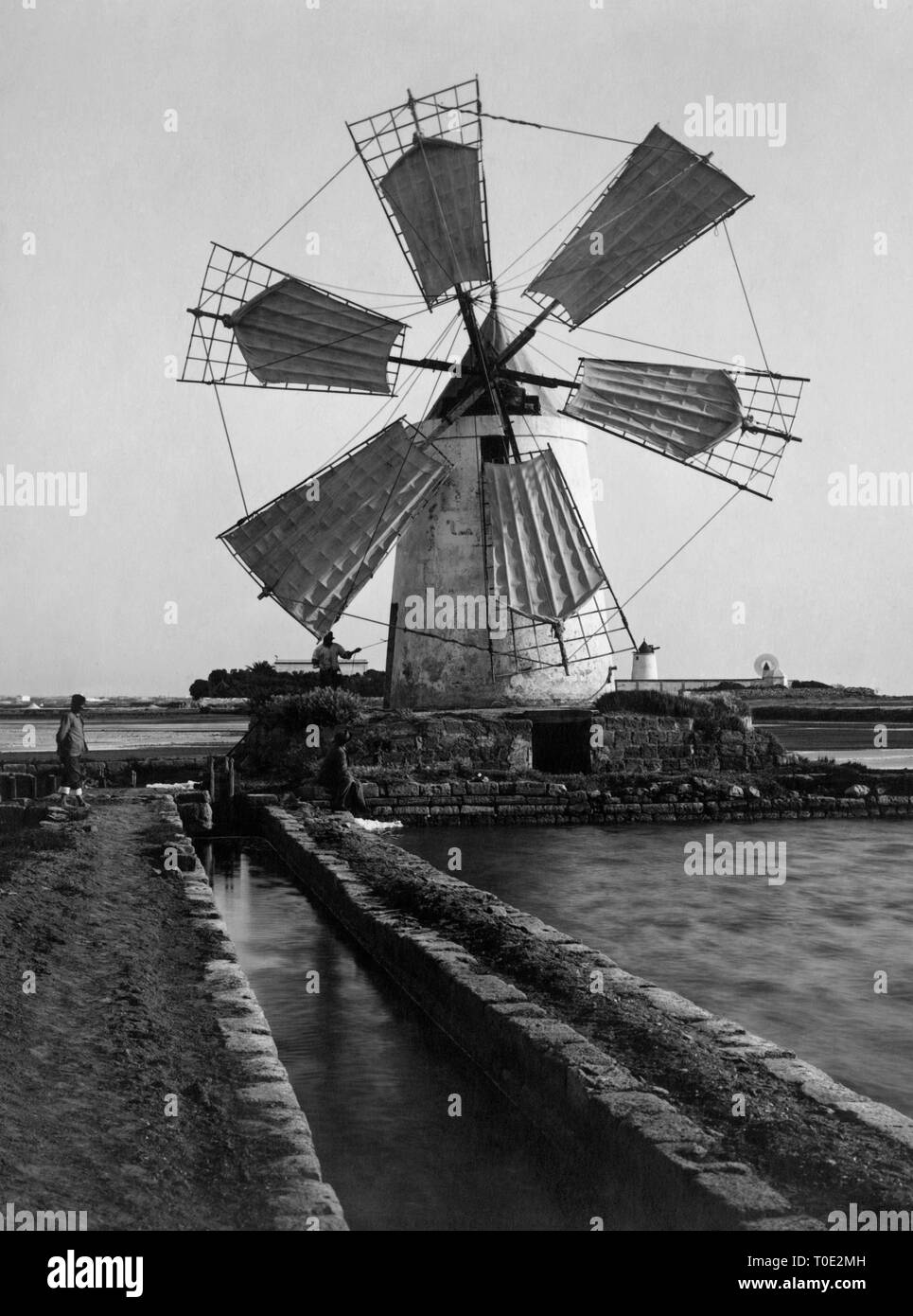 windmill, trapani, sicily, italy, 1910-20 Stock Photo
