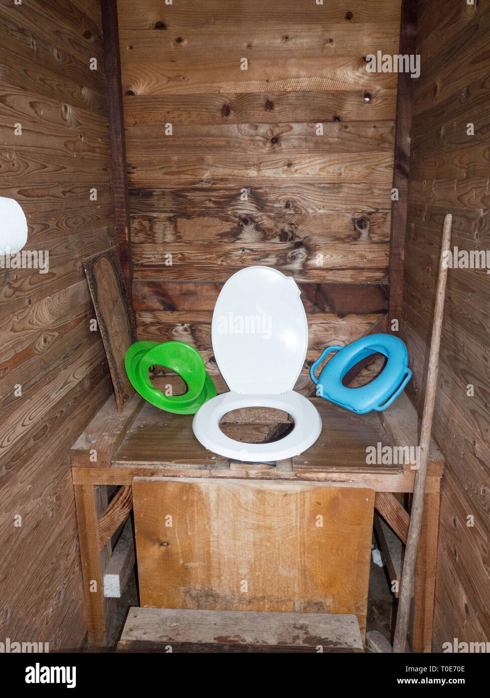 Outside Toilet Garden High Resolution Stock Photography and Images Alamy