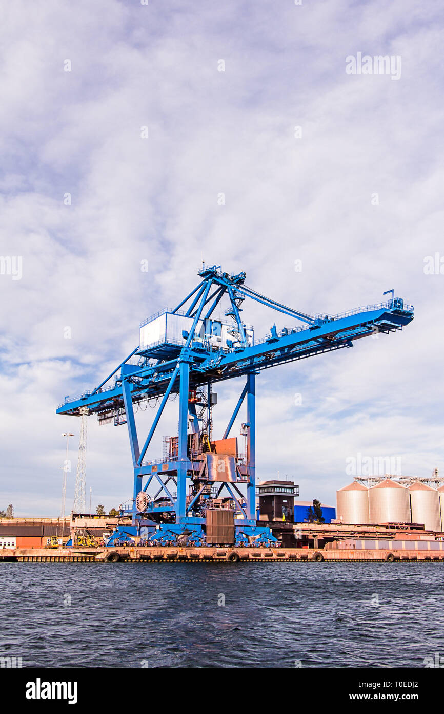 Industry loading hi-res stock photography and images - Alamy