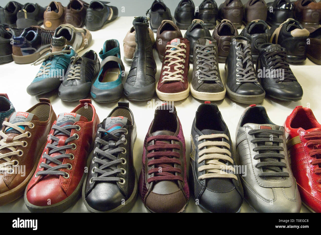Shoe shops hi-res stock photography and images - Alamy