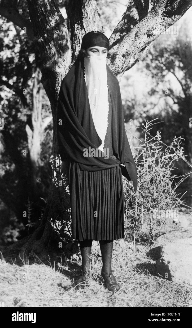 europa, grecia, rodi, donna in abbigliamento tipico, 1920-30 Stock Photo