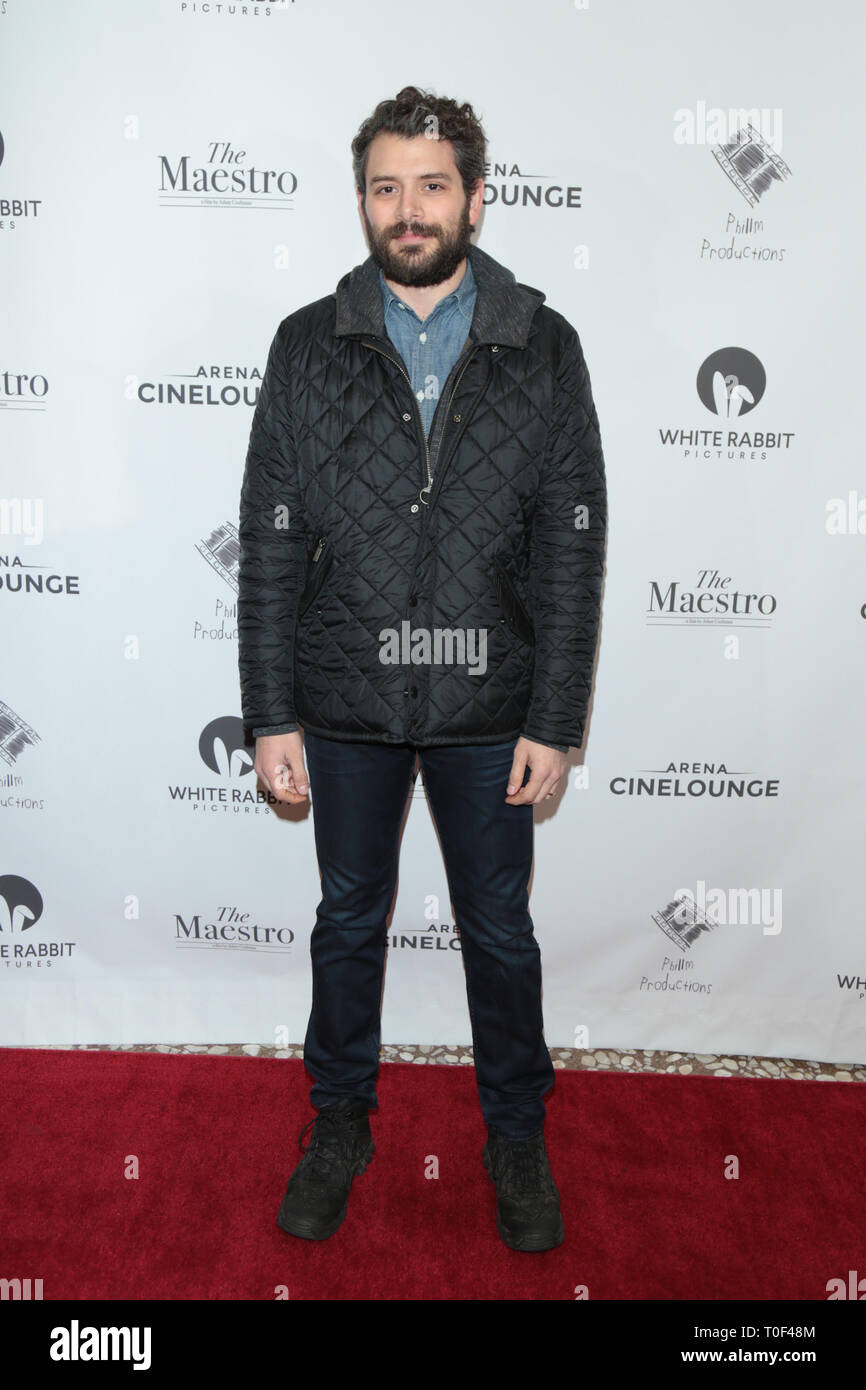 Raul julia hi-res stock photography and images - Alamy, image size:866x1390