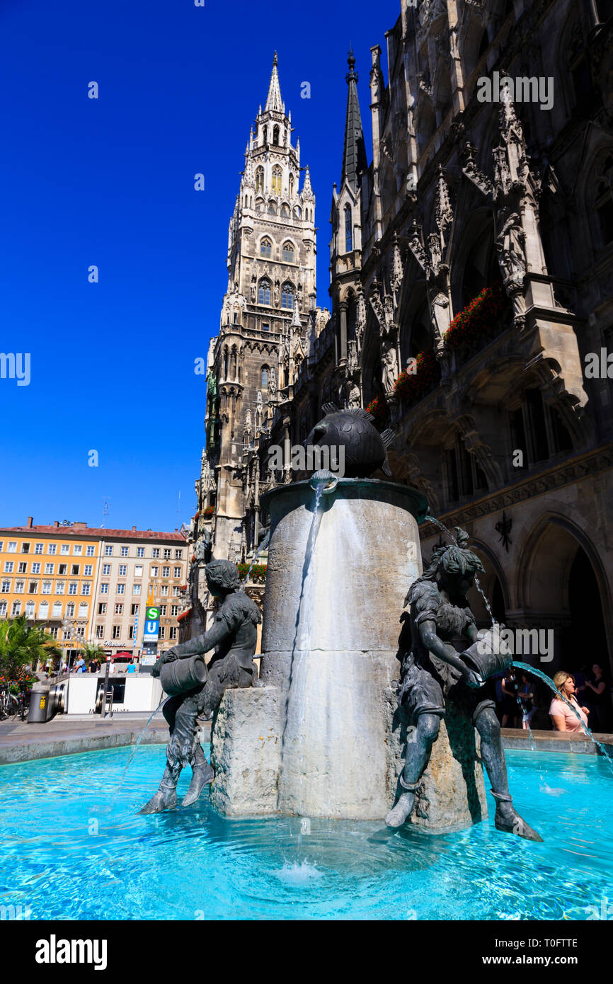 The Fischbrunnen, Fish Fountain outside the Altes Rathaus, Marienplatz, Munich, Bavaria, Germany Stock Photo