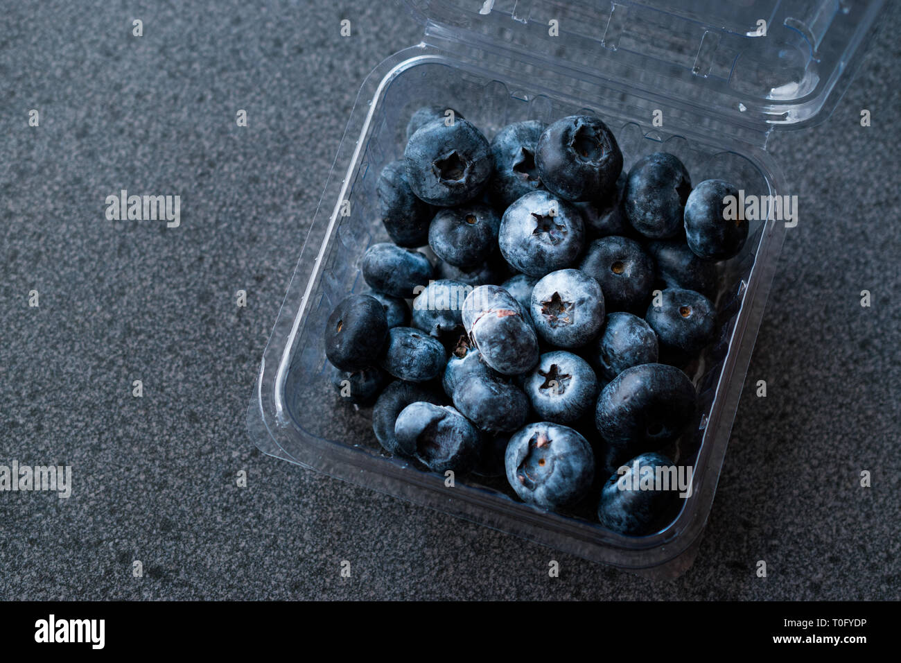 Blueberries / Fresh Raw Organic Berries Blueberry in Plastic Box
