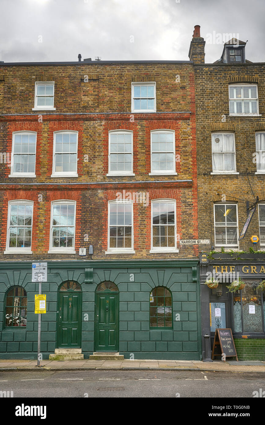 narrow street limehouse Stock Photo Alamy