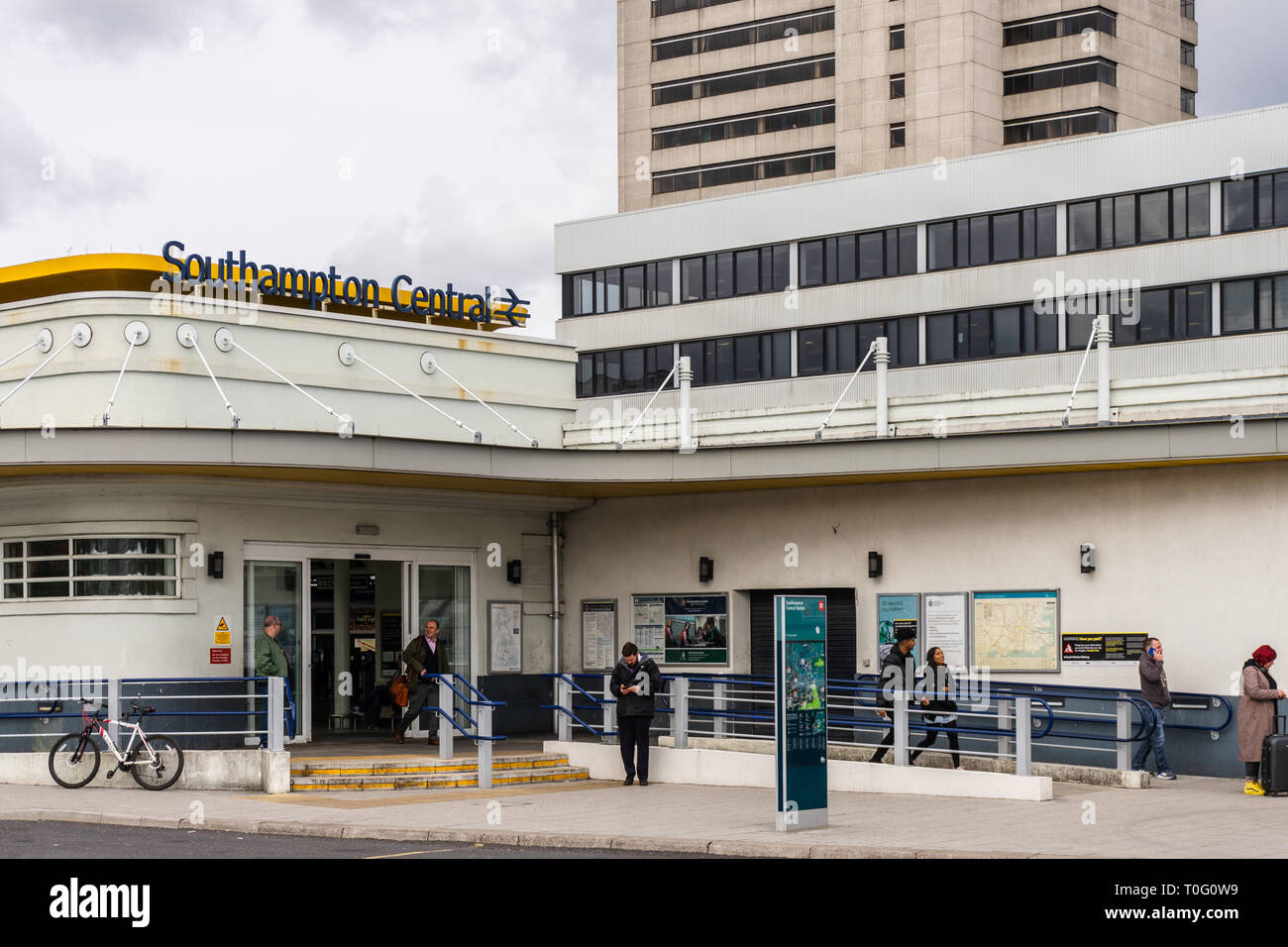 entrance-to-southampton-central-train-station-2019-southampton