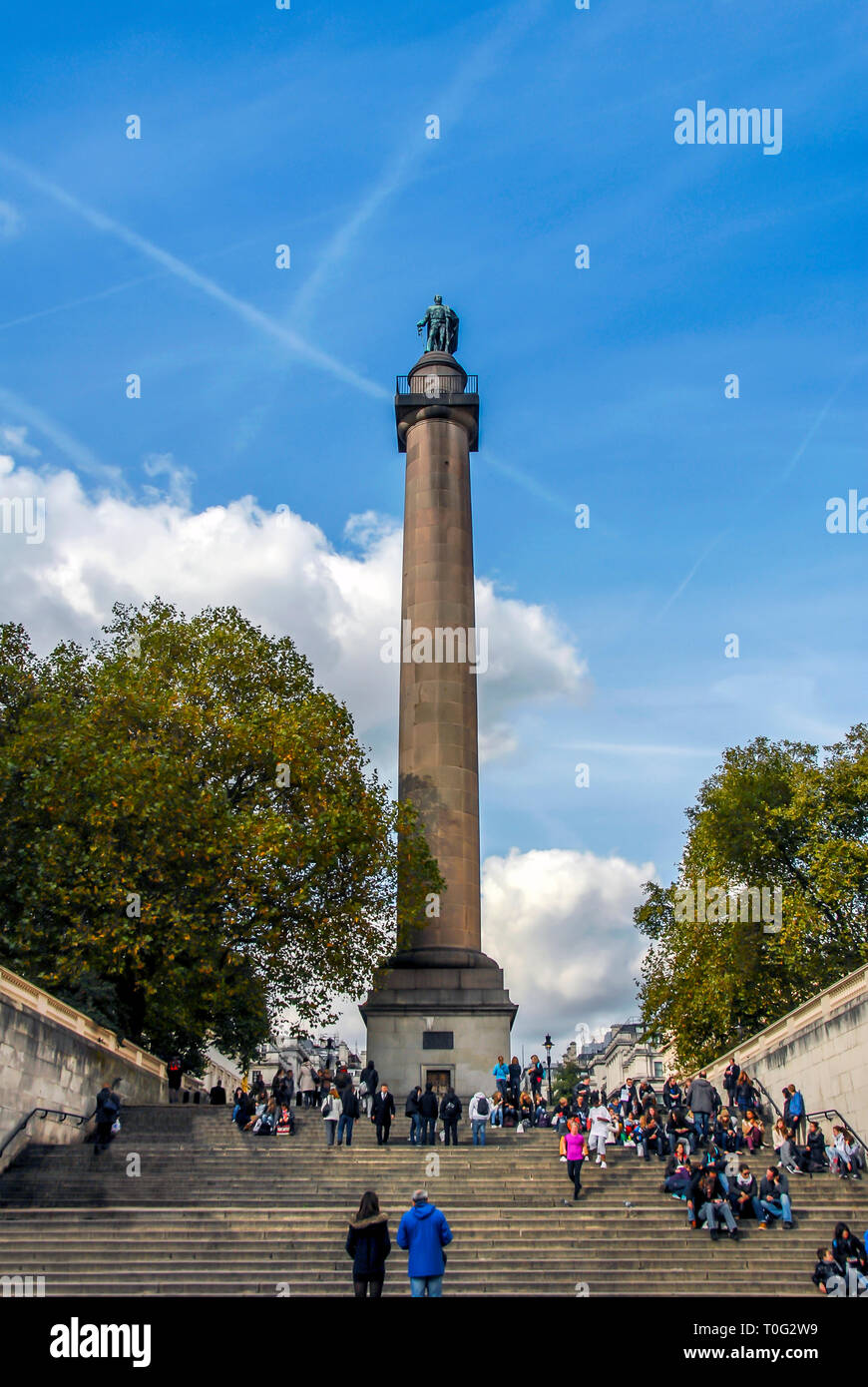 Eros statue trafalgar square hi-res stock photography and images - Alamy