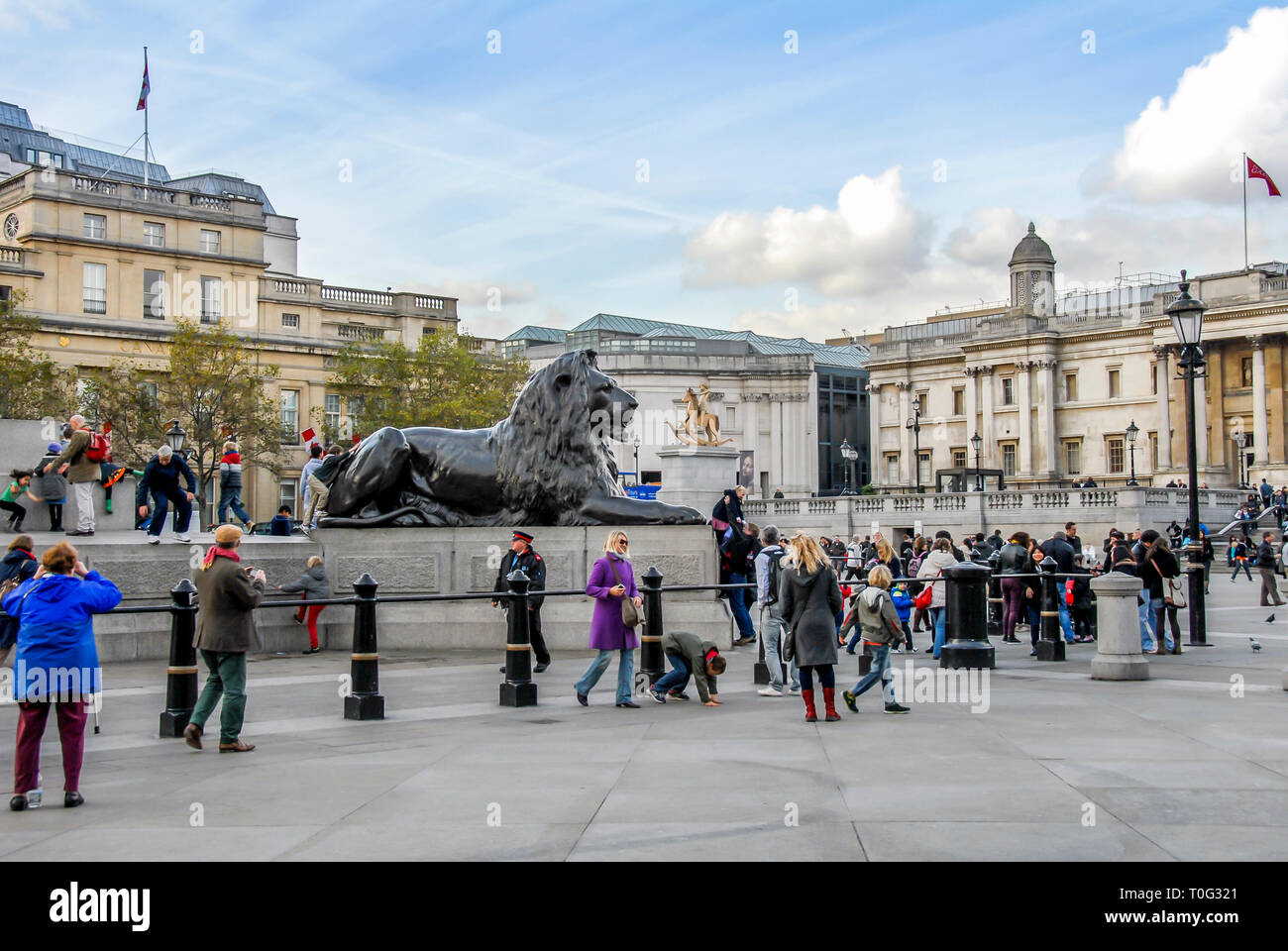 Eros statue trafalgar square hi-res stock photography and images - Alamy