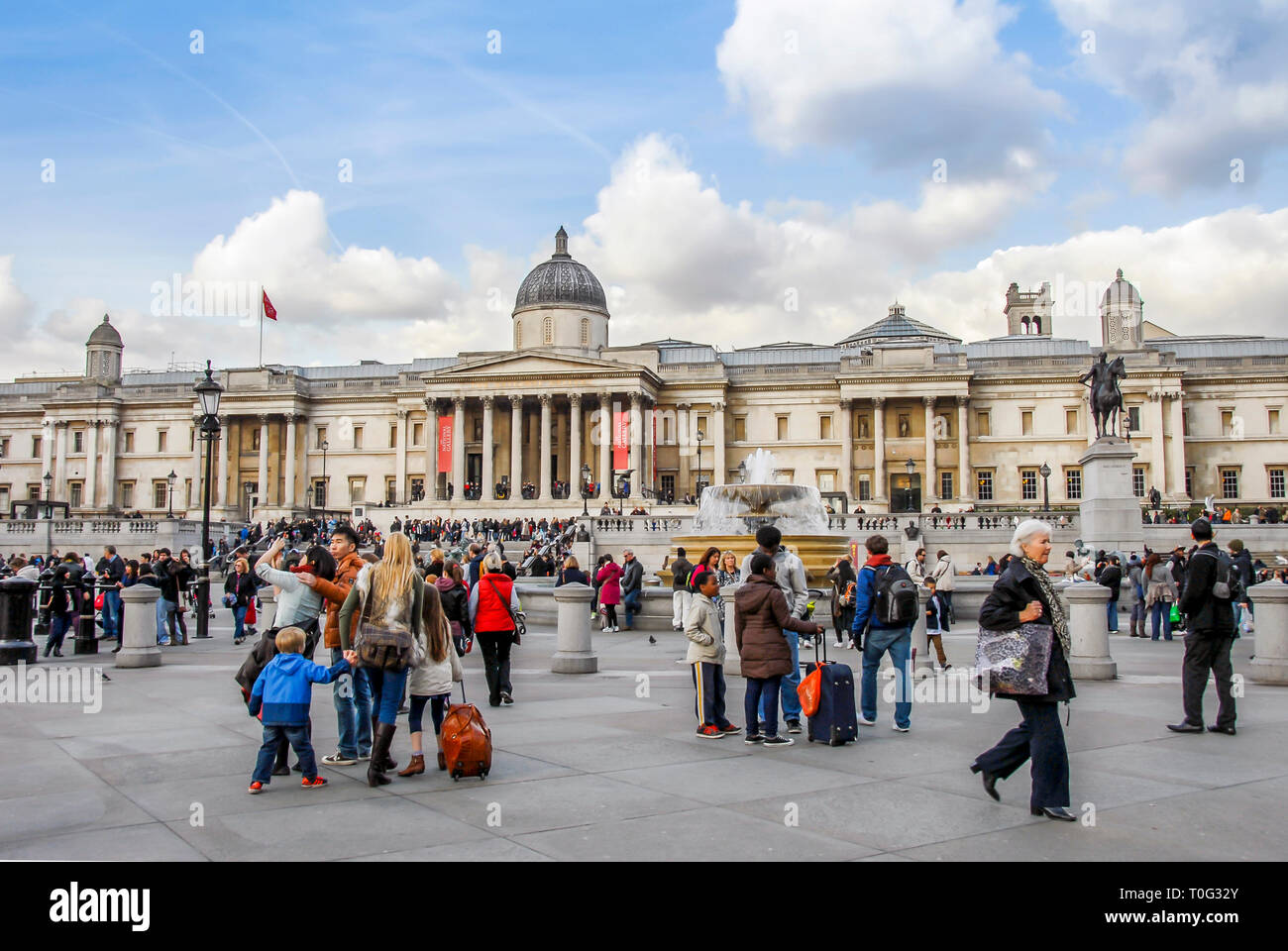 Eros statue trafalgar square hi-res stock photography and images - Alamy