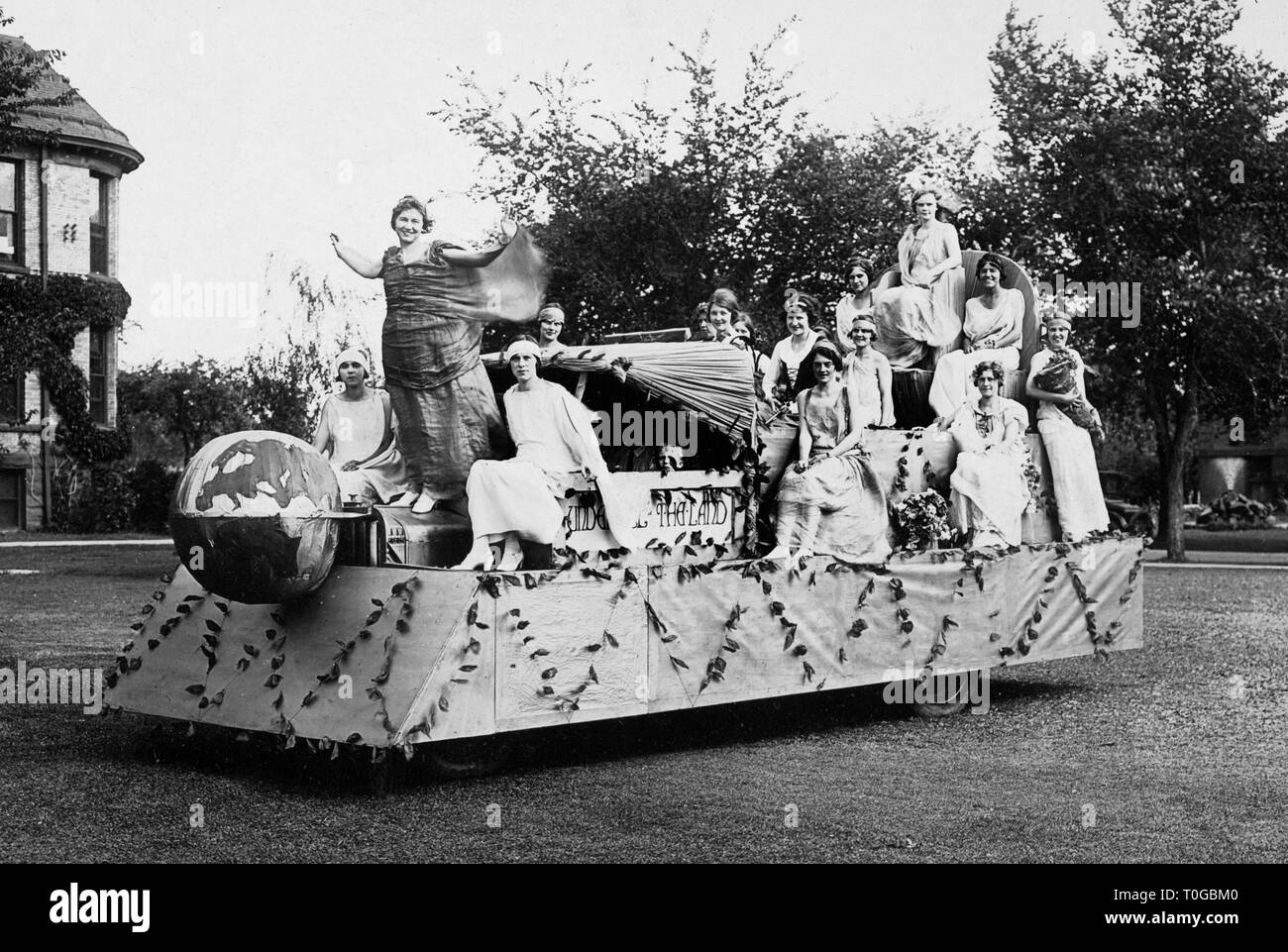 Parade float Black and White Stock Photos & Images Alamy