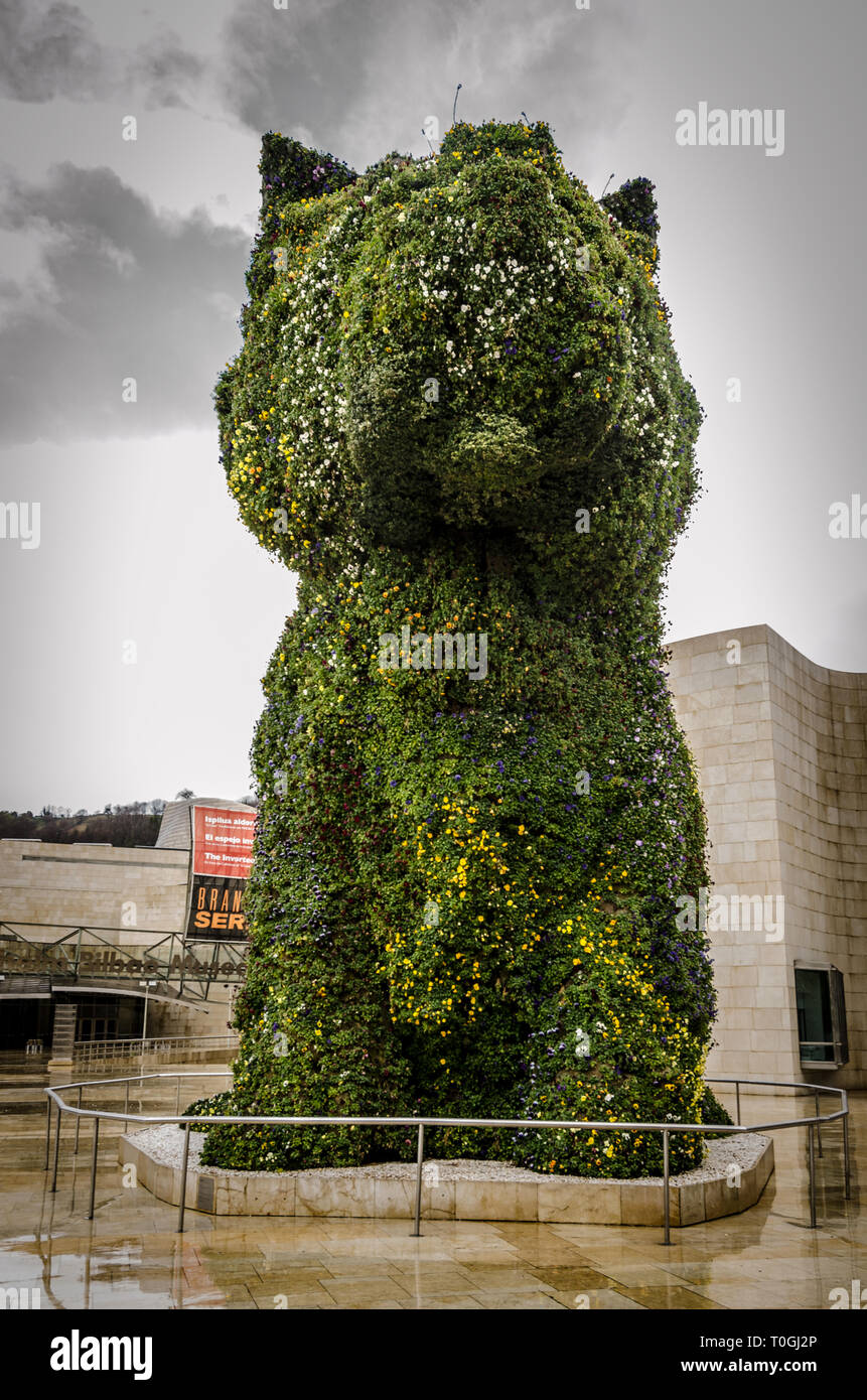 Dog topiary hi-res stock photography and images - Alamy