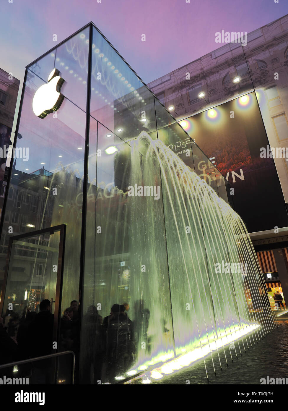 Europe, Italy, Lombardy, Milan , Piazza Liberty, Apple Store designed