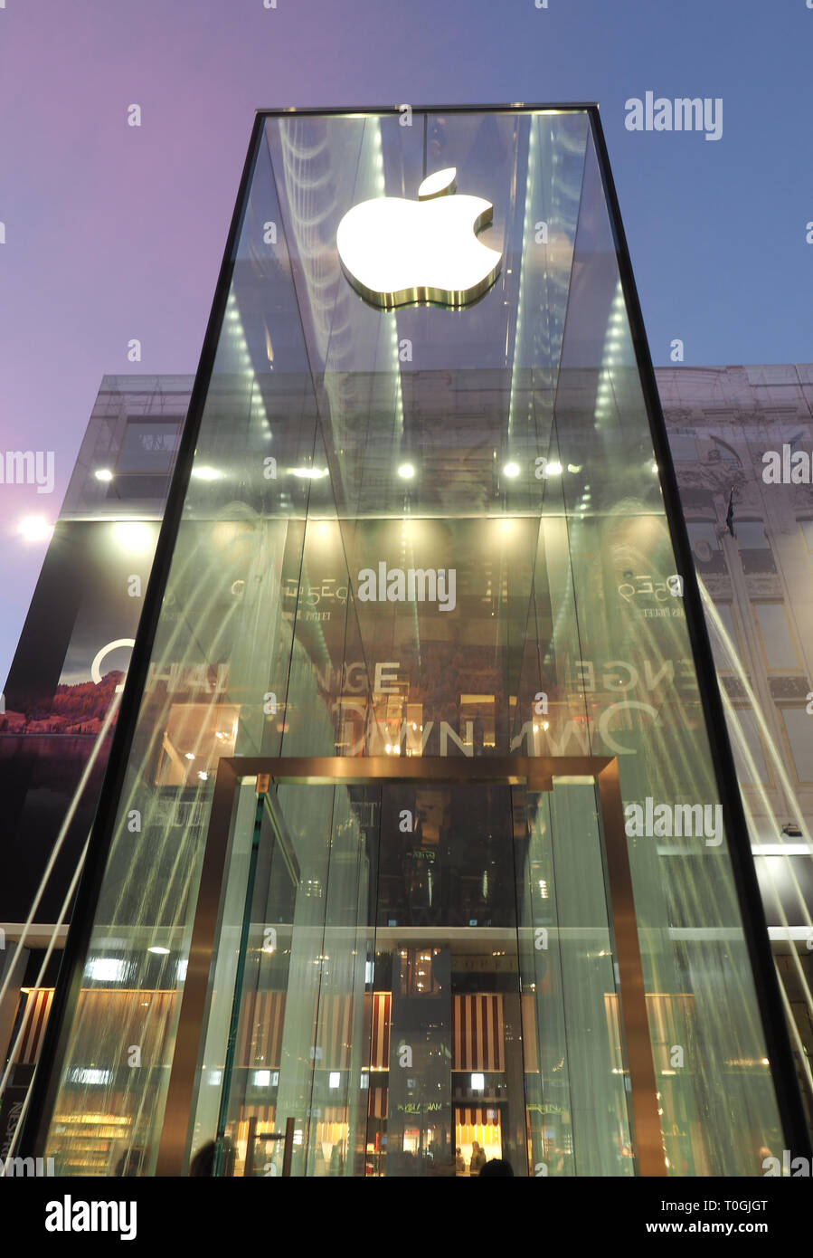 Europe, Italy, Lombardy, Milan , Piazza Liberty, Apple Store designed by architect Norman Foster