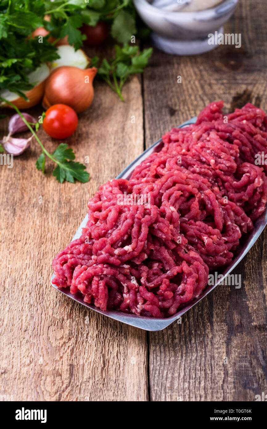 Raw ground beef patties minced hires stock photography and images Alamy