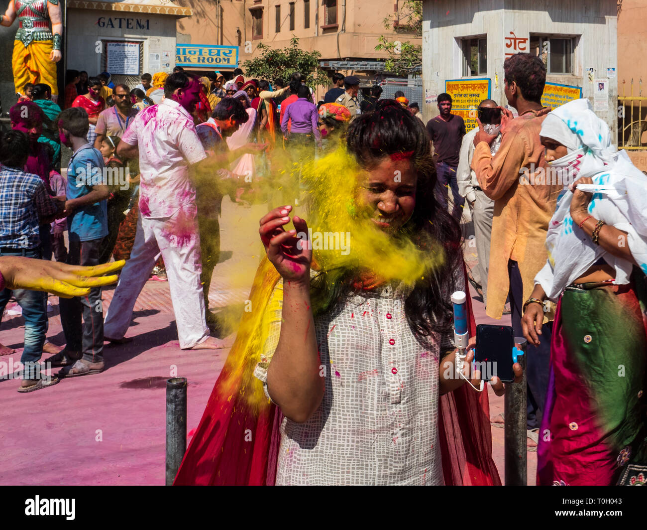 holi pictures of uttar pradesh