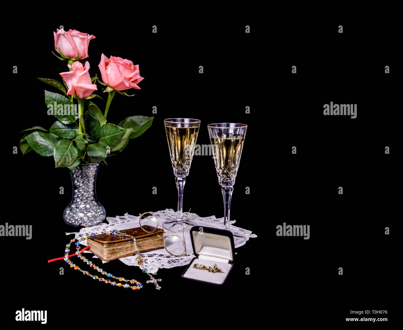 Page 2 Wedding Rings Bible High Resolution Stock Photography And Images Alamy