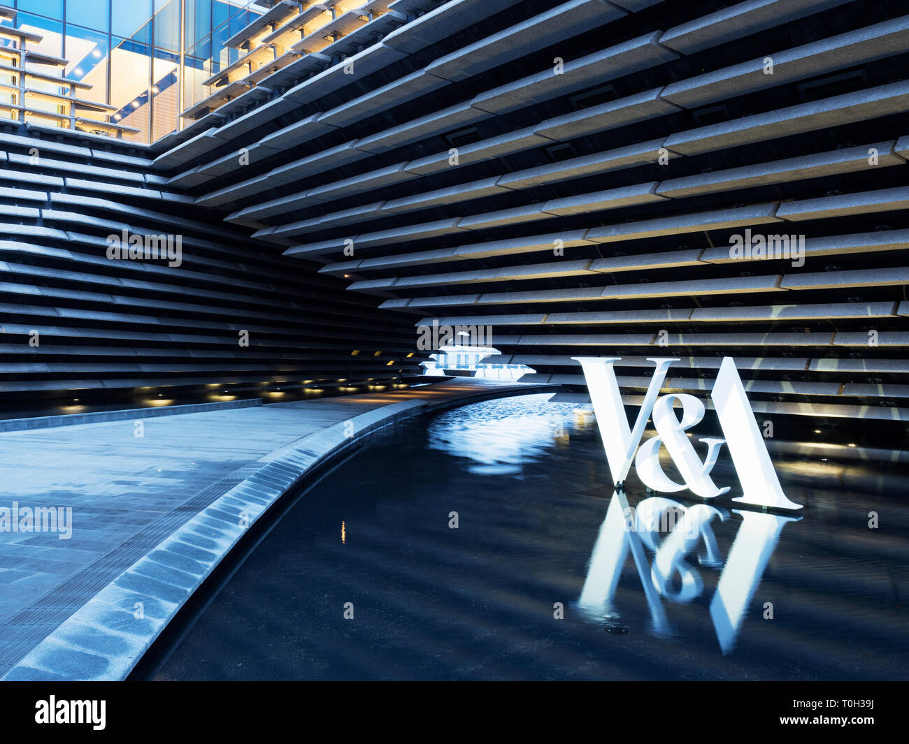 V&A Dundee design museum designed by Kengo Kuma at Riverside Esplanade Dundee Scotland Stock Photo
