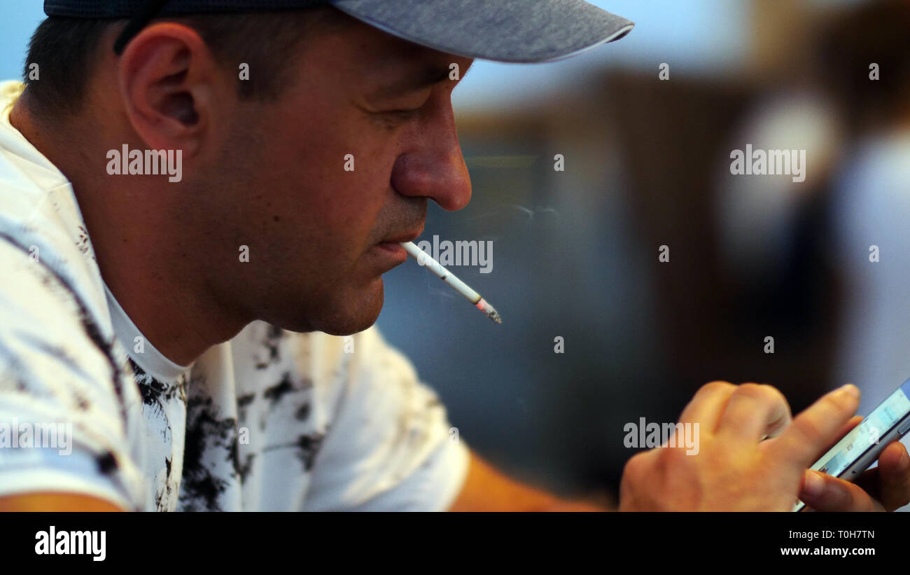 Construction man phone call hi-res stock photography and images - Alamy