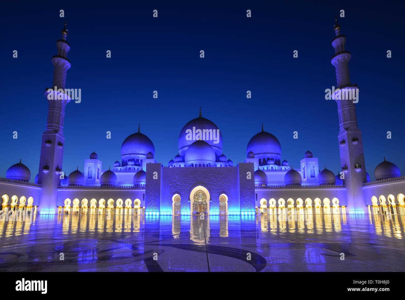 Abu Dhabi - Dec 8, 2018. Nice night view of the Sheikh Zayed Grand Mosque in Abu Dhabi, UAE Stock Photo - Alamy Abu Dhabi - Dec 8, 2018. Nice night view of the Sheikh Zayed Grand Mosque in Abu Dhabi, UAE Stock Photo - Alamy