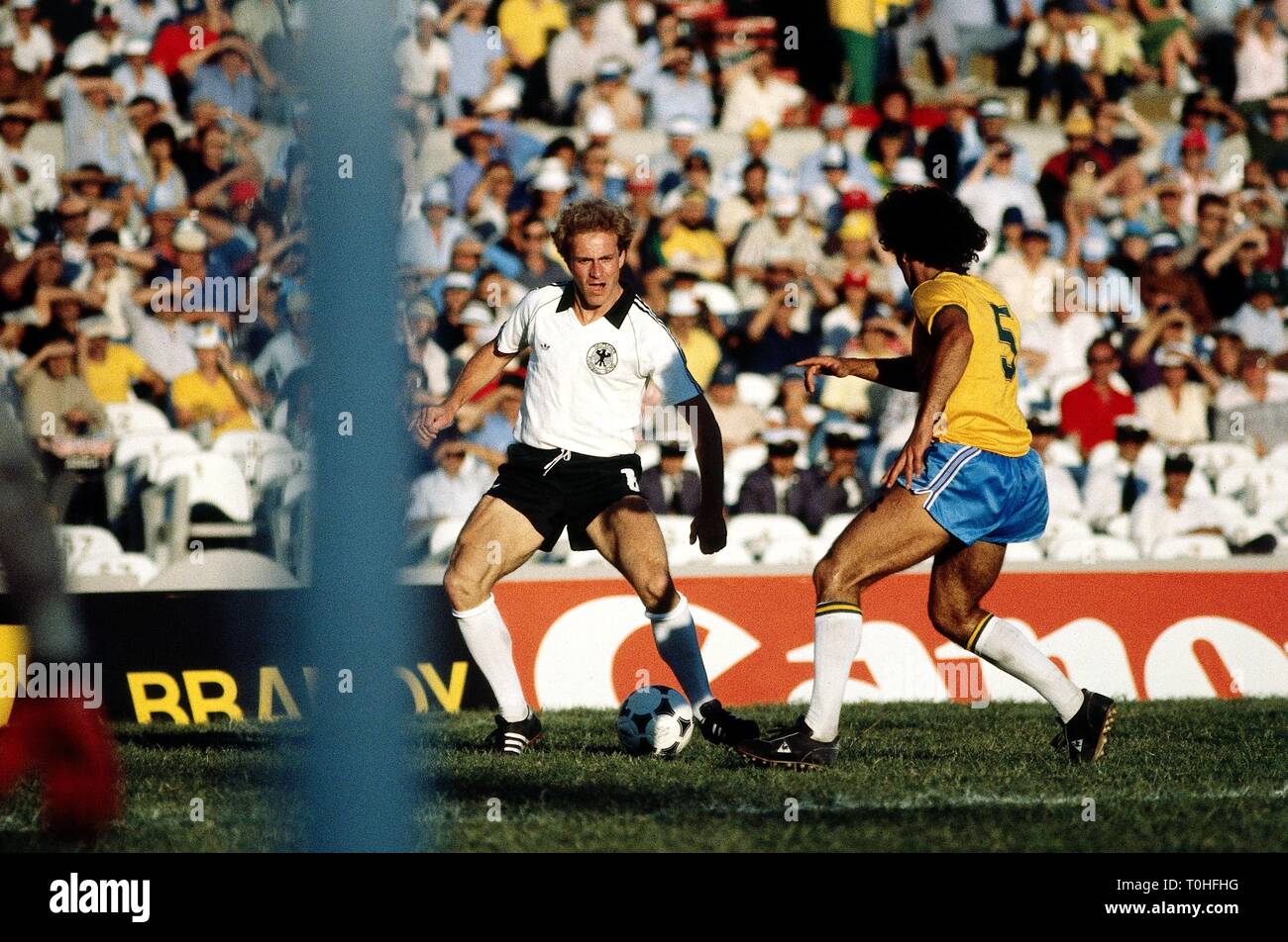 Sport / Sports, football, World Cup, Copa de Oro/Mini World Cup, Brazil against Germany (4:1), scene of the match with Karl-Heinz Rummenigge, Montevideo, 7.1.1981, Additional-Rights-Clearance-Info-Not-Available Stock Photo