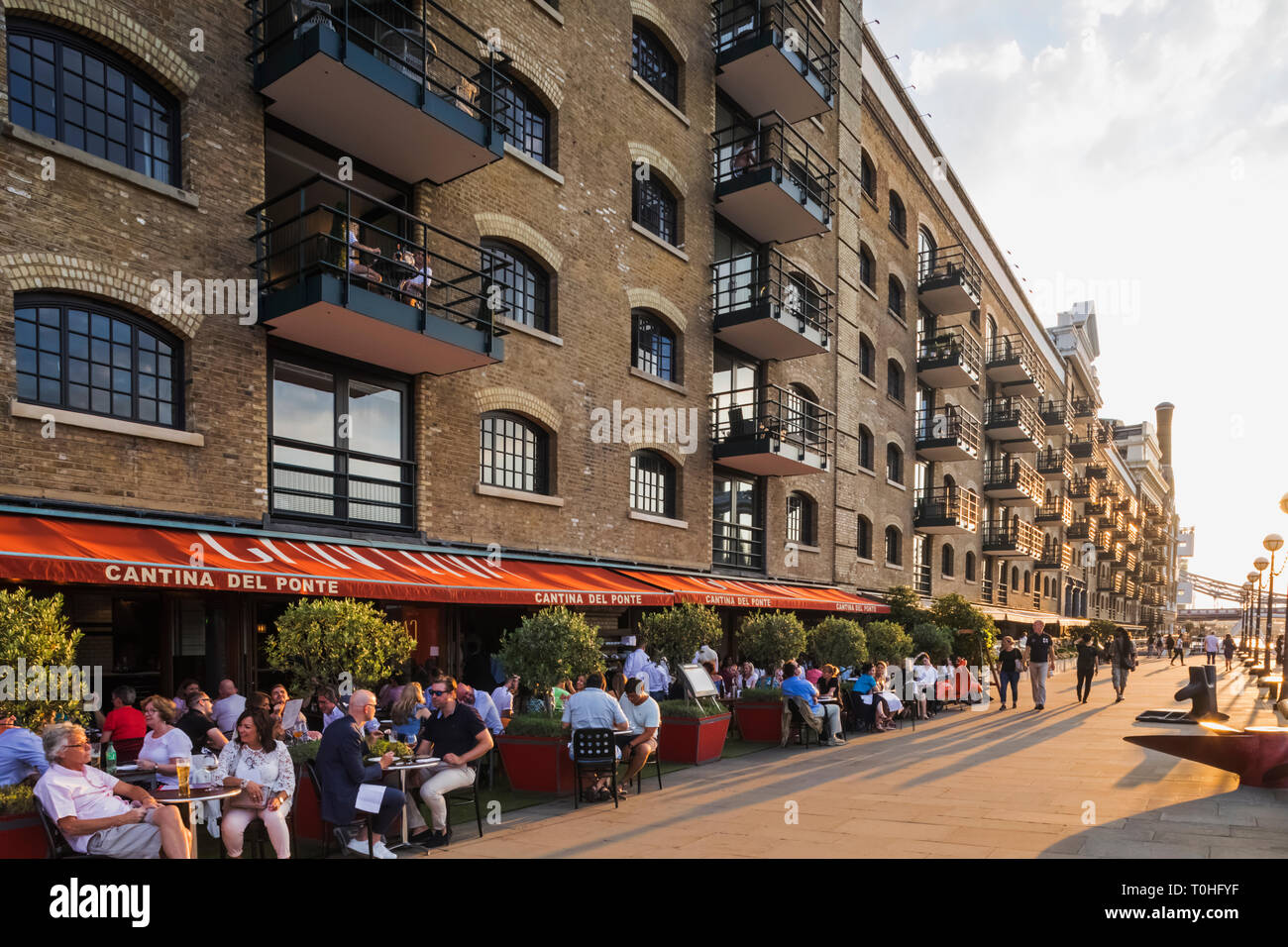 England, London, Southwark, Shad Thames, Butlers Wharf Riverside Apartments and Restaurants Stock Photo