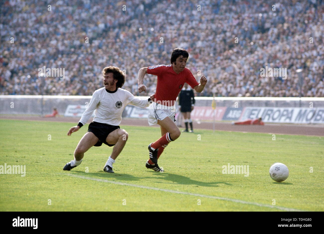 sports, football, world championship, world championship 1974, world championship final, group game, Germany versus Chile (1: 0), scene of the match with Paul Breitner, Berlin West, Germany, 14.6.1974, Additional-Rights-Clearance-Info-Not-Available Stock Photo