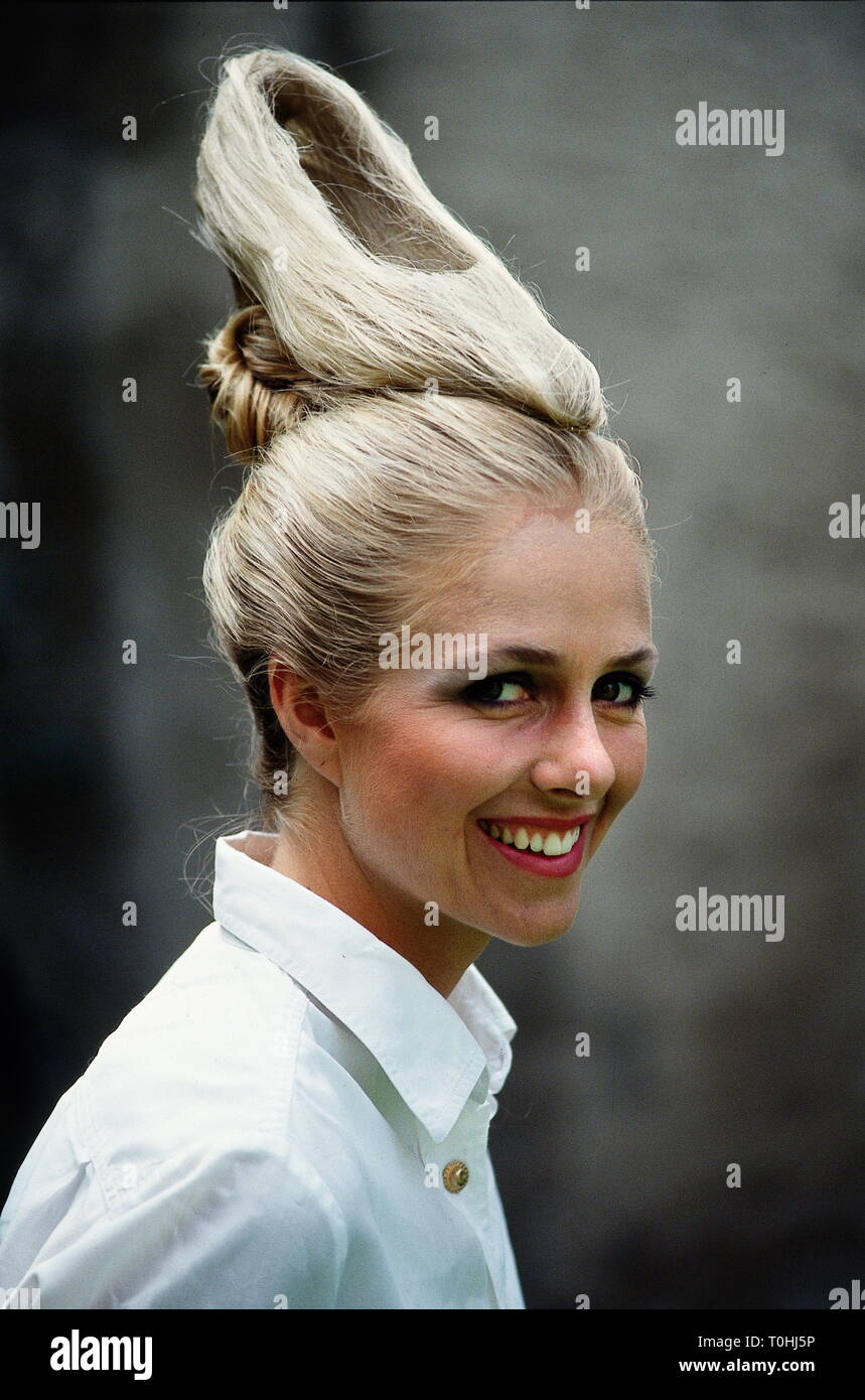 oddities, fashion, hair styles, hair style in form of a lady's shoe, version Billy showing work of hair art, hairdressers 'Mirage', Munich, Germany, August 1991, Additional-Rights-Clearance-Info-Not-Available Stock Photo