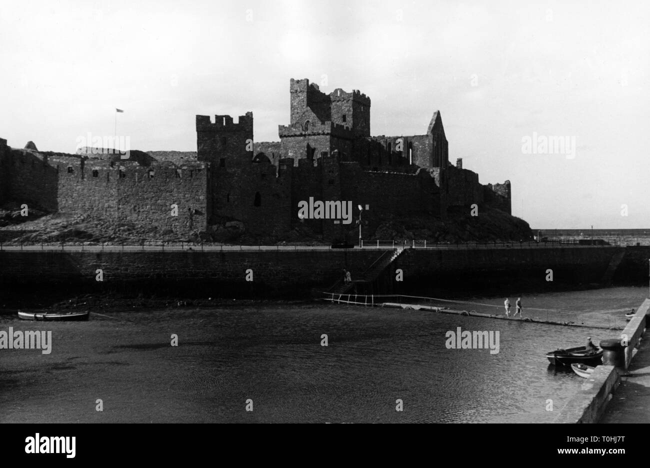 geography/travel, Great Britain, Island of Man, Peel castle, built in 11th Century, Isle of Mann, historic, historical, Vikings, King Magnus III, (1073-1103), Barefoot, Saint Patrick's Isle, Patrick, West Coast, men, male, Additional-Rights-Clearance-Info-Not-Available Stock Photo