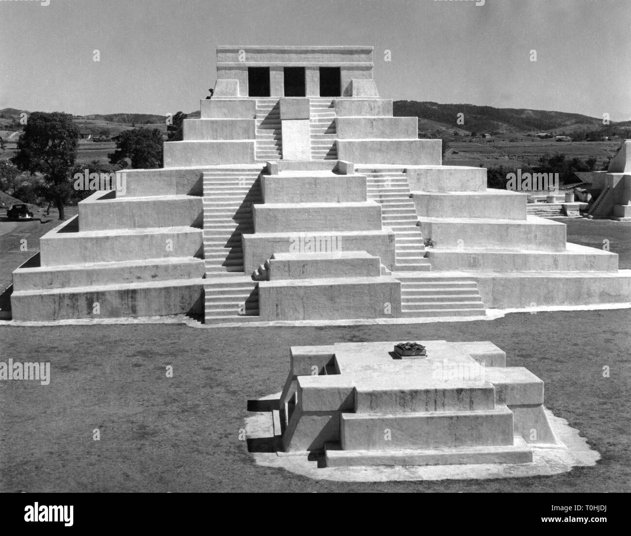 geography / travel, Guatemala, archeaology, Maya ruin of the Zaculen pyramid, 1960s, Additional-Rights-Clearance-Info-Not-Available Stock Photo