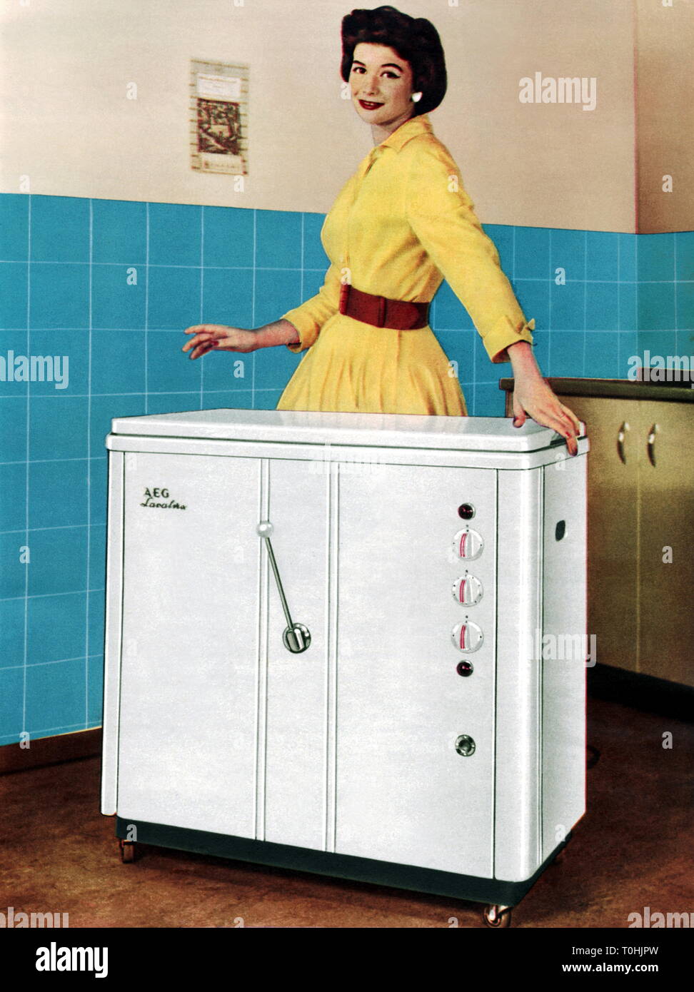 household, laundering, housewife with washing machine, advertising for washing combination AEG Lavalux, washing machine and spin dryer in one unit, original price 1957: 940 DM, Germany, 1957, Additional-Rights-Clearance-Info-Not-Available Stock Photo