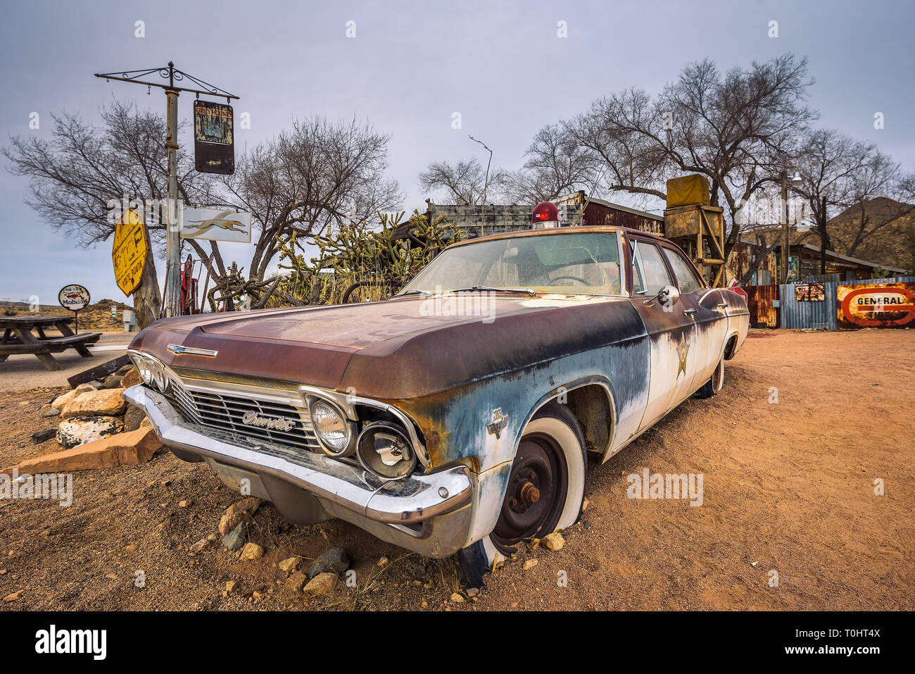 Old sheriff's car with a Siren in Hackberry, Arizona Stock Photo