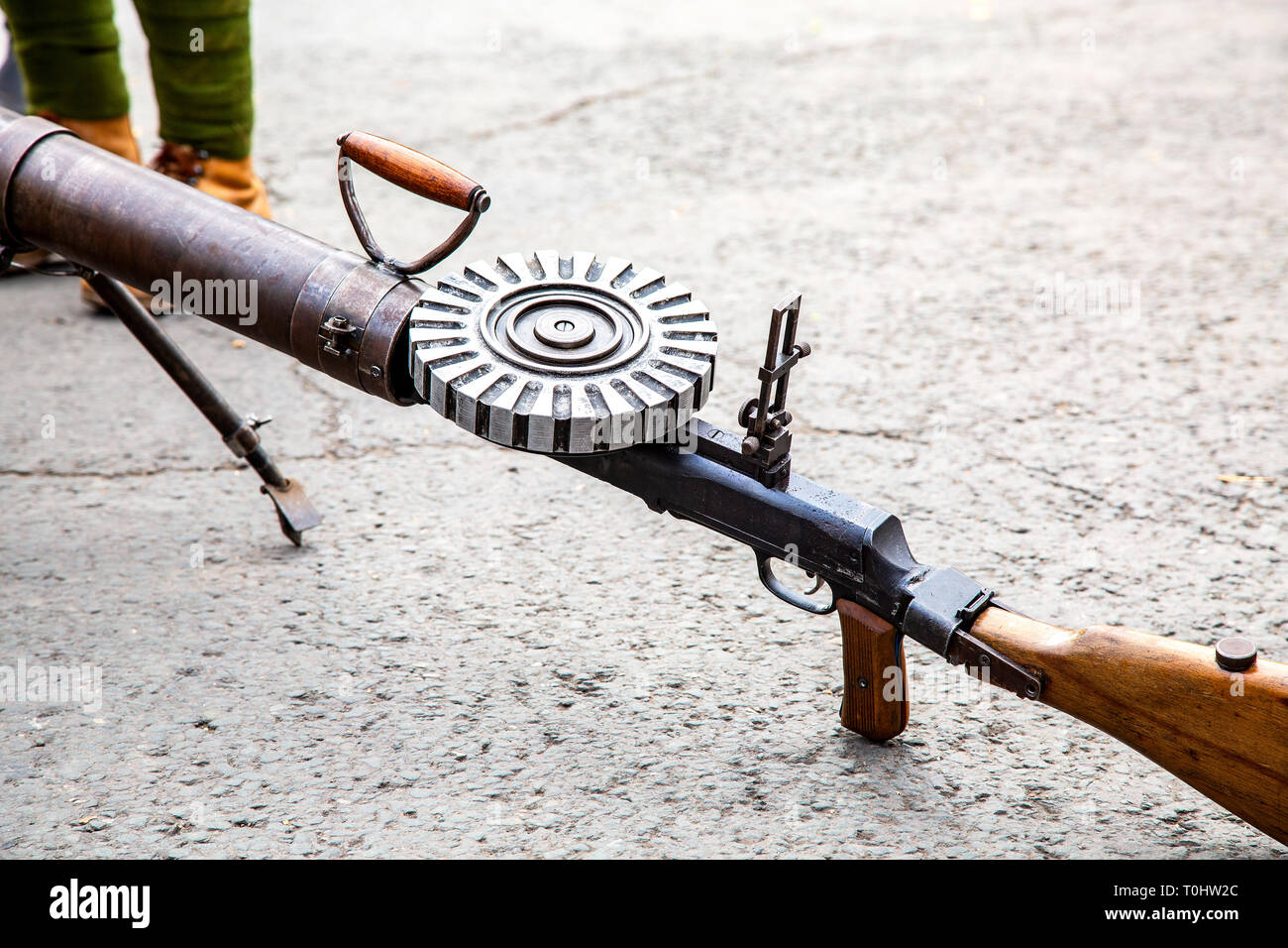 First World War weapon. Lewis automatic machine gun Stock Photo - Alamy