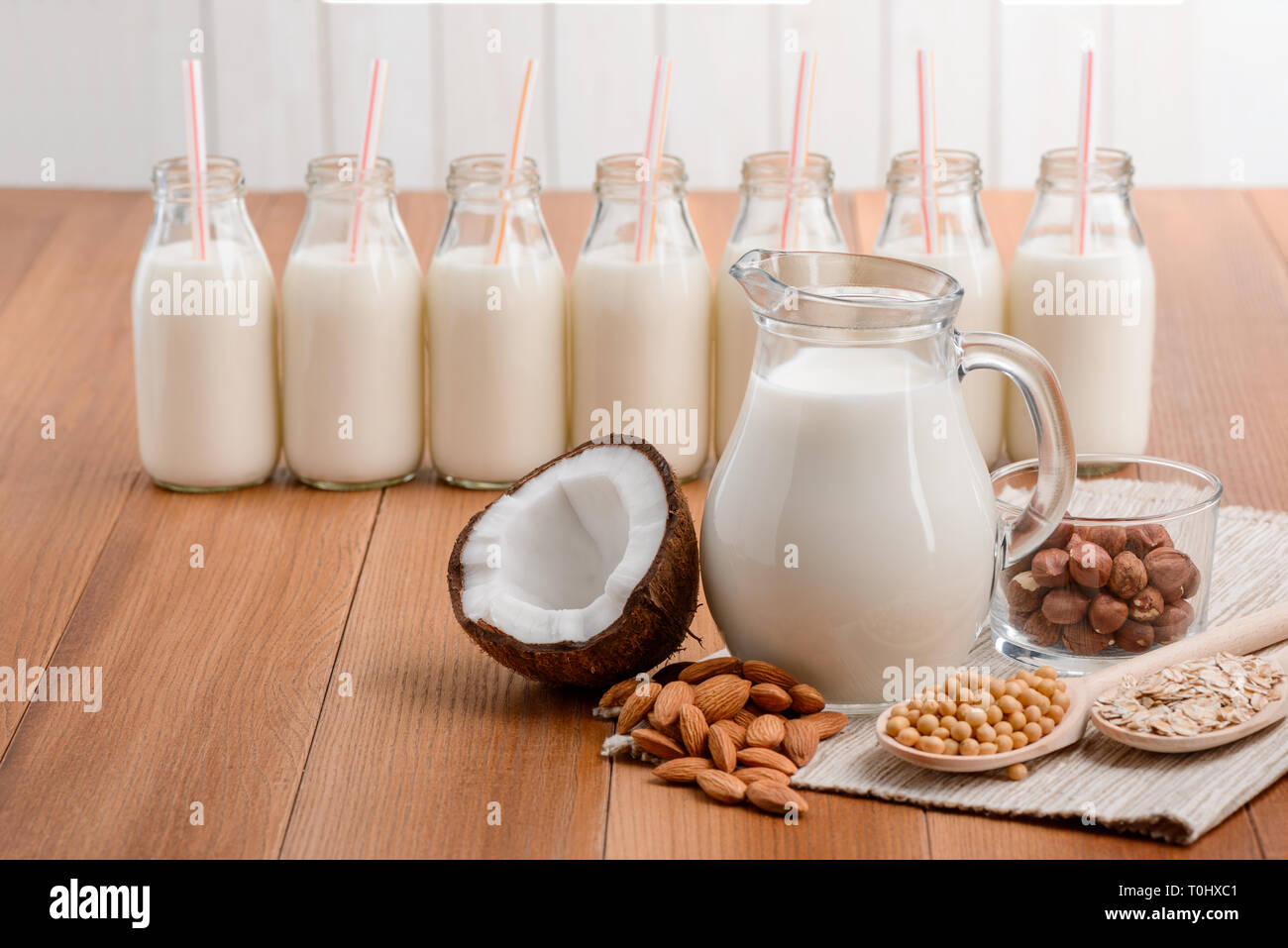 Растительное молоко можно в пост. Растительное молоко. Растительное молоко картинки. Домашнее растительное молоко. Веганское молоко.