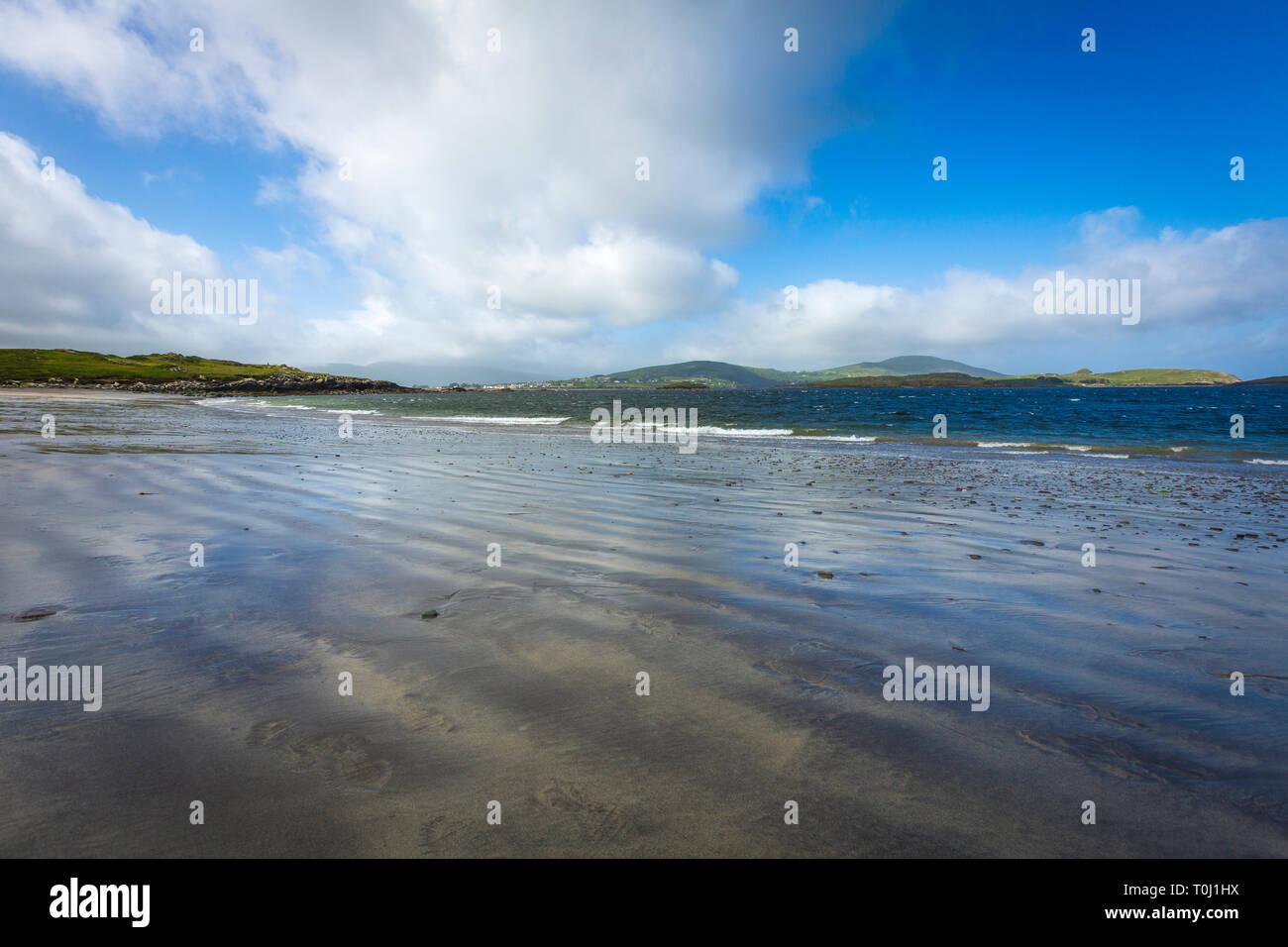 Walking at the White Strand, Co Kerry, Ireland Stock Photo Alamy