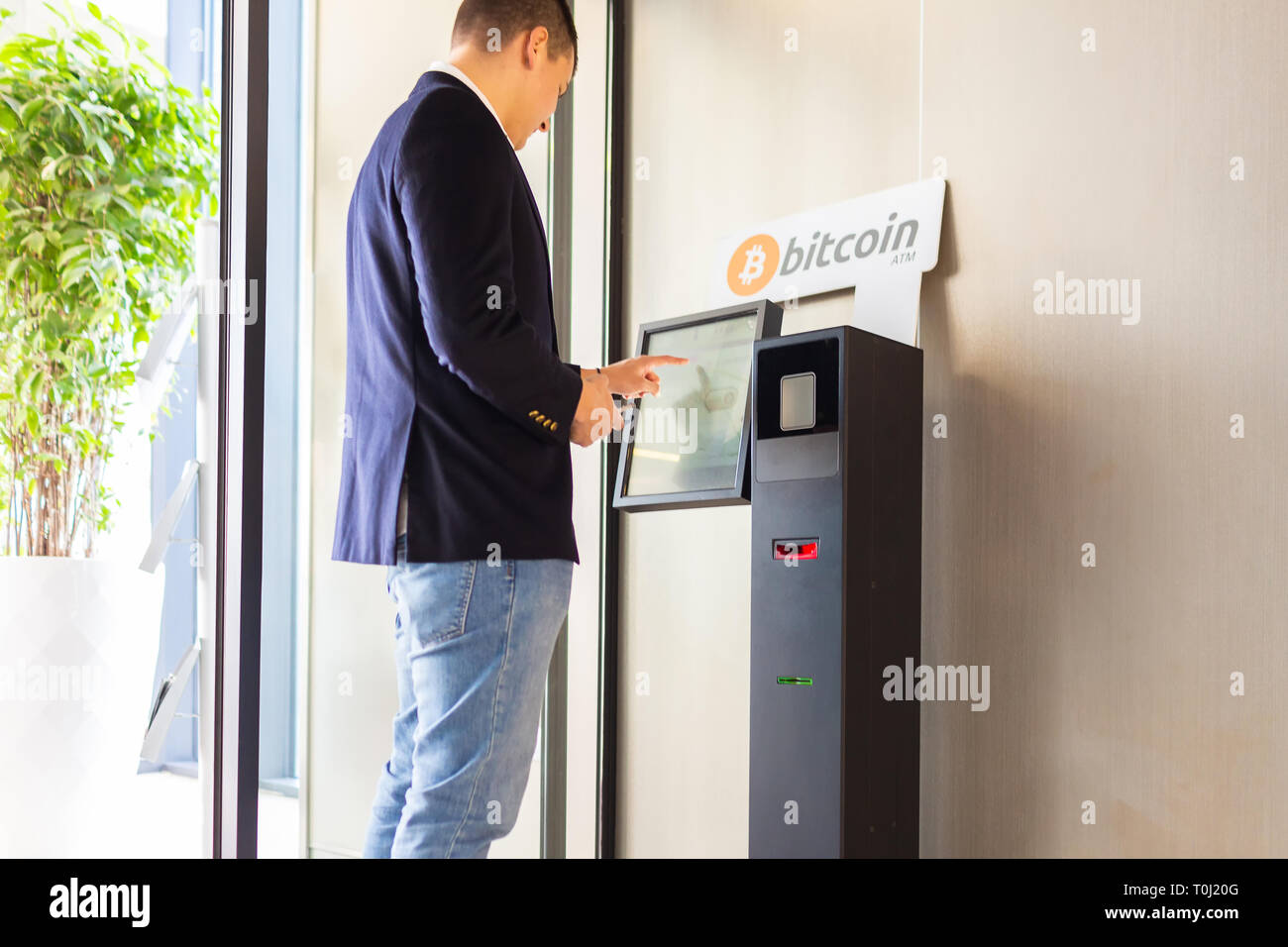 Atm machine card hi-res stock photography and images - Page 5 - Alamy