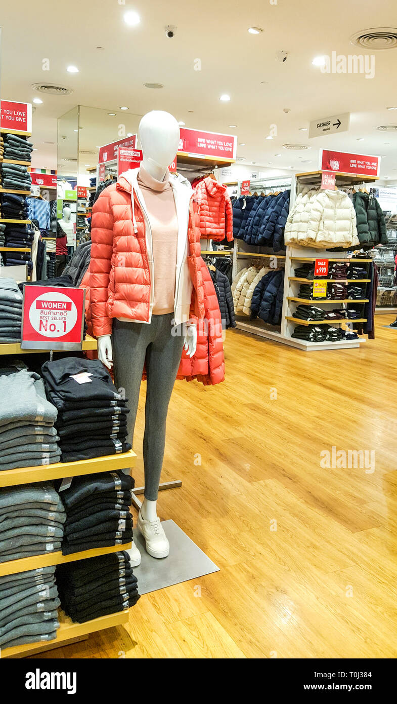 Uniqlo store hi-res stock photography and images - Page 3 - Alamy