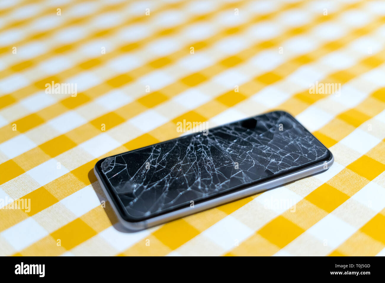how to fix broken lcd screen on phone in stock