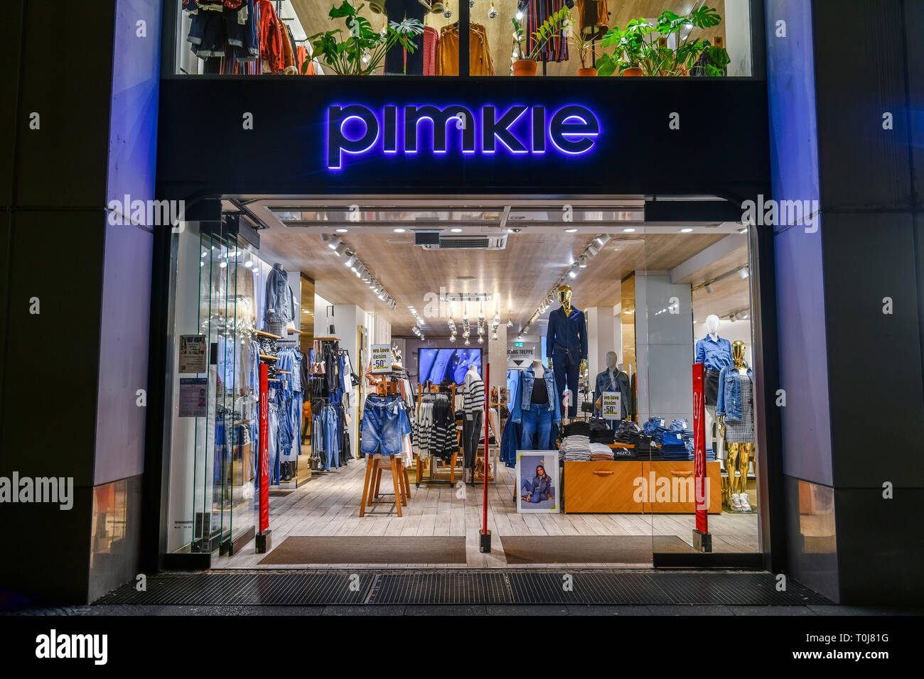Pimkie hi-res stock photography and images - Alamy