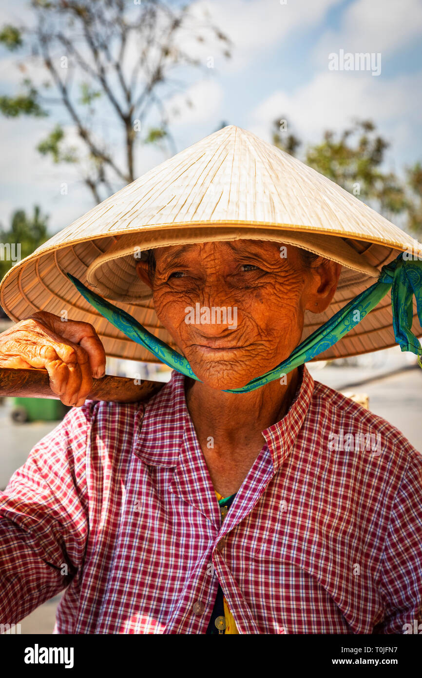Old vietnamese woman hi-res stock photography and images - Alamy