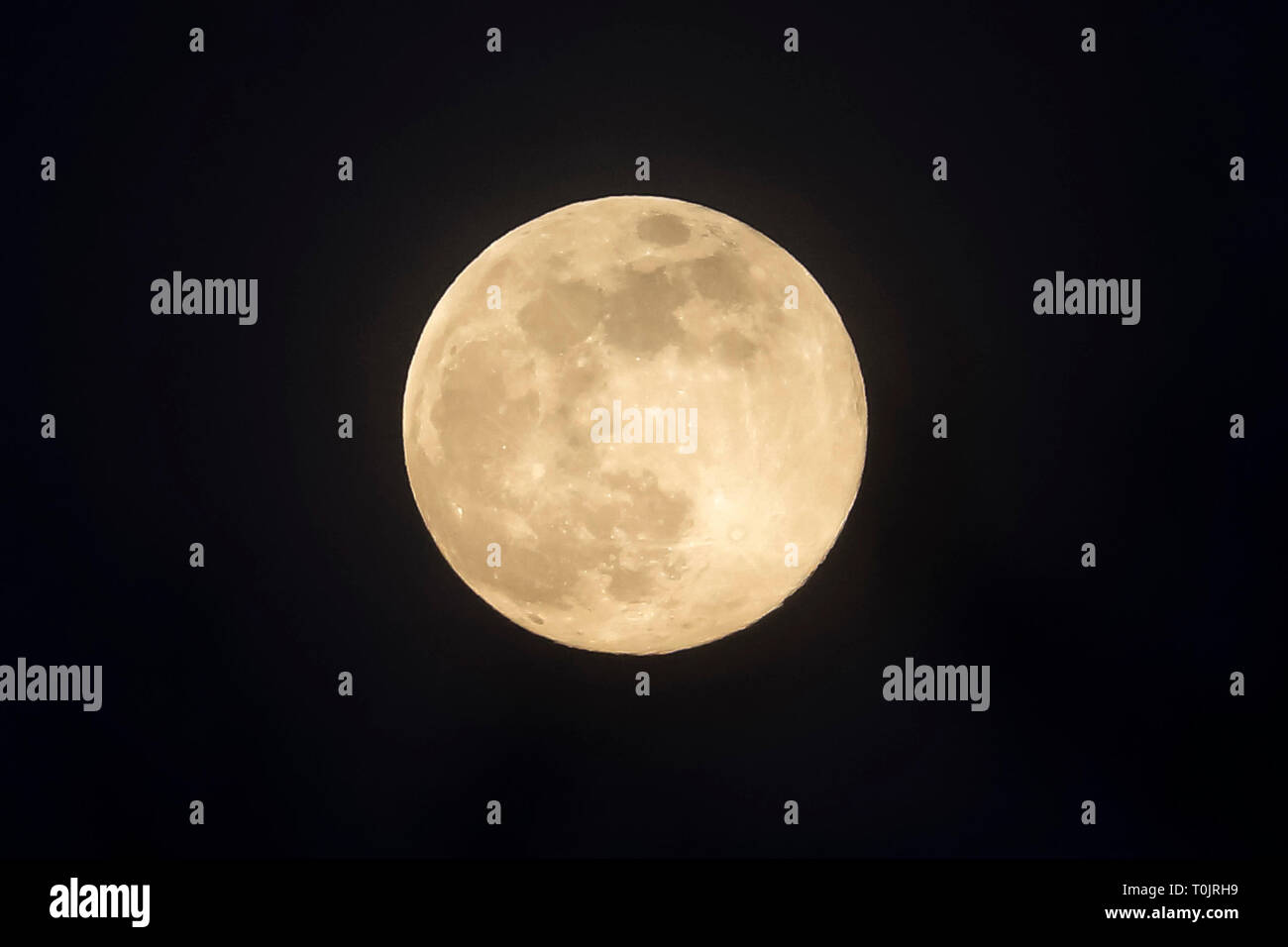 Bradford, Yorkshire, UK. 20th Mar 2019. A Super Worm Blood moon, the